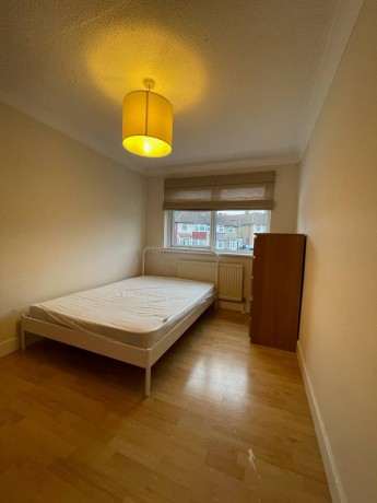 dvuxmestnaia-komnata-v-vostocnom-londone-big-0