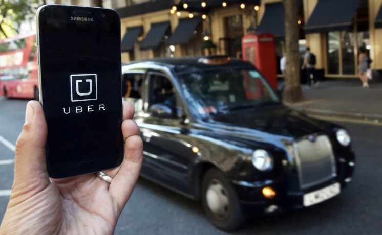 voditel-taksi-uber-v-londone-big-0